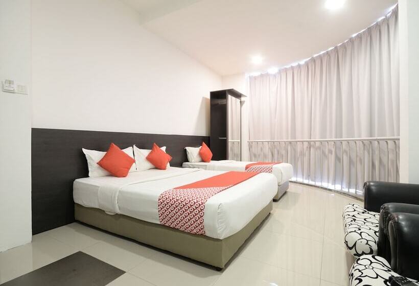 Oyo 906 Happy 92 Hotel Lumut