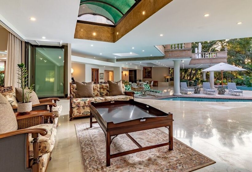 بنسيون Christies At 32 On Russell