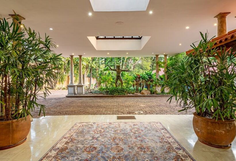 بنسيون Christies At 32 On Russell