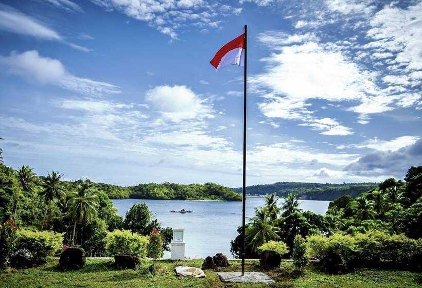 تختخواب و صبحانه The Hawk's Nest Resort