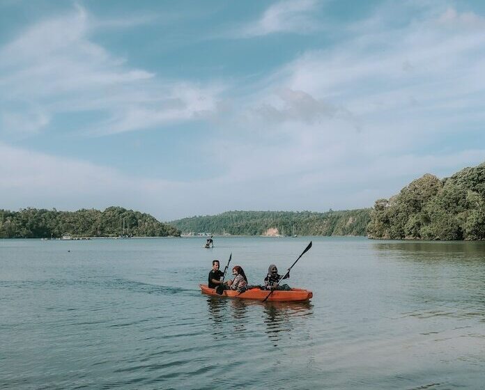 تختخواب و صبحانه The Hawk's Nest Resort