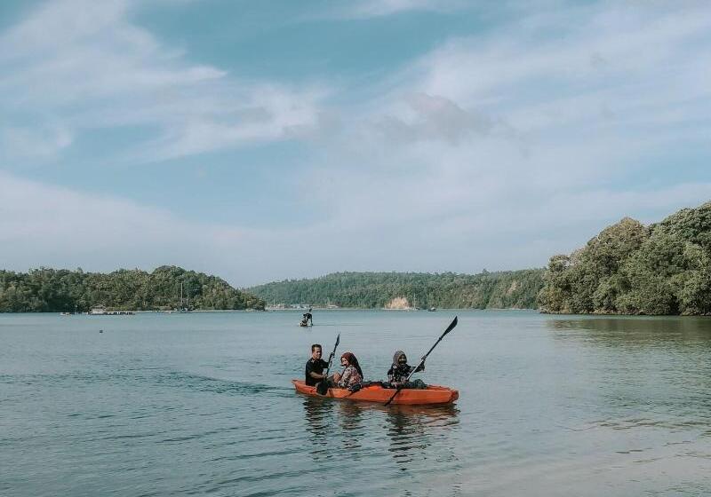 تختخواب و صبحانه The Hawk's Nest Resort
