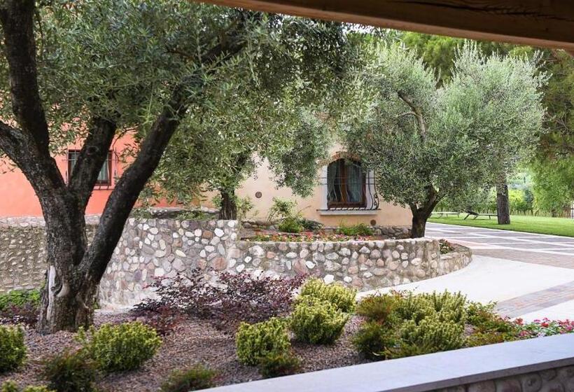 여관 Borgo Romantico Relais