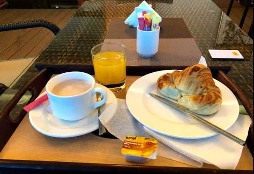 هتل Dar El Aaz Jijel