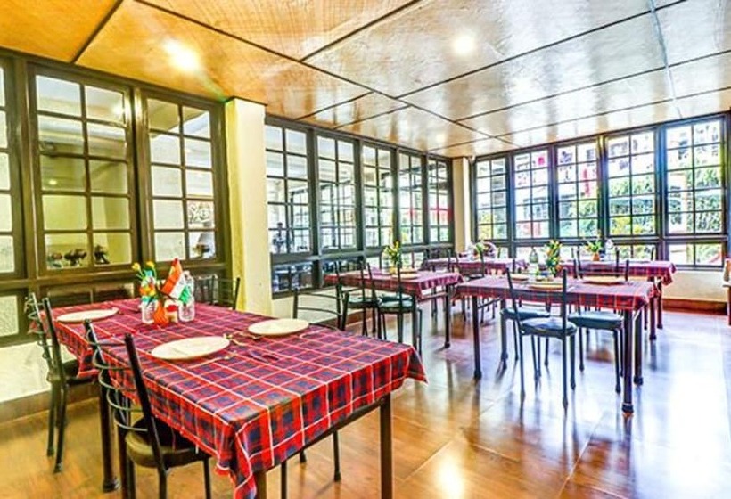 Fabhotel Oak Ridge Retreat