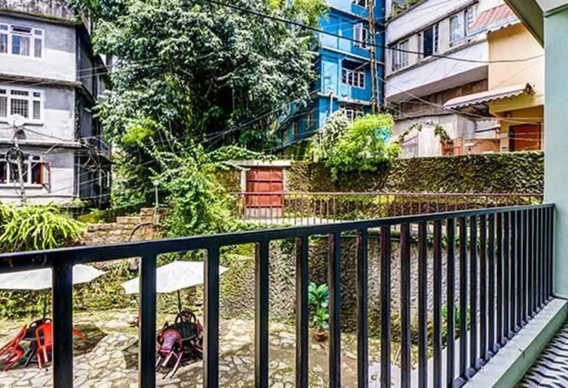 Fabhotel Oak Ridge Retreat