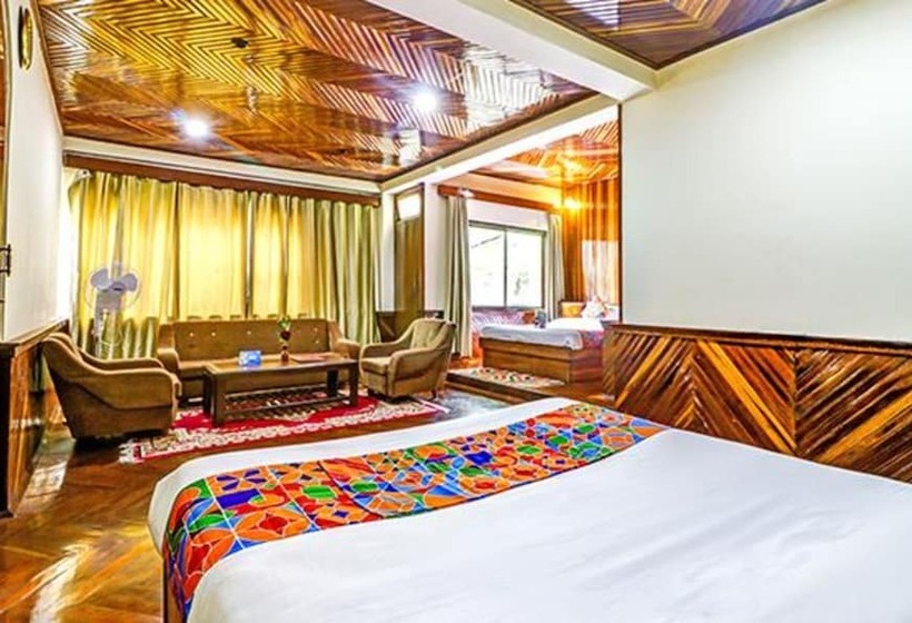 Fabhotel Oak Ridge Retreat