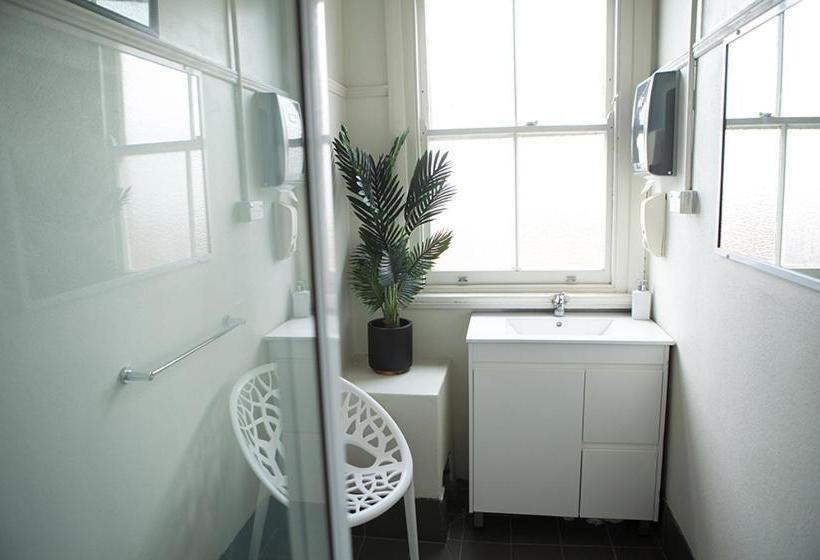 호텔 Jack Duggans Irish Pub