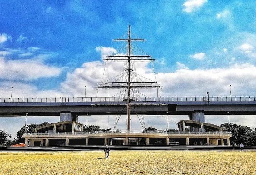 فندق Kansai Seaside