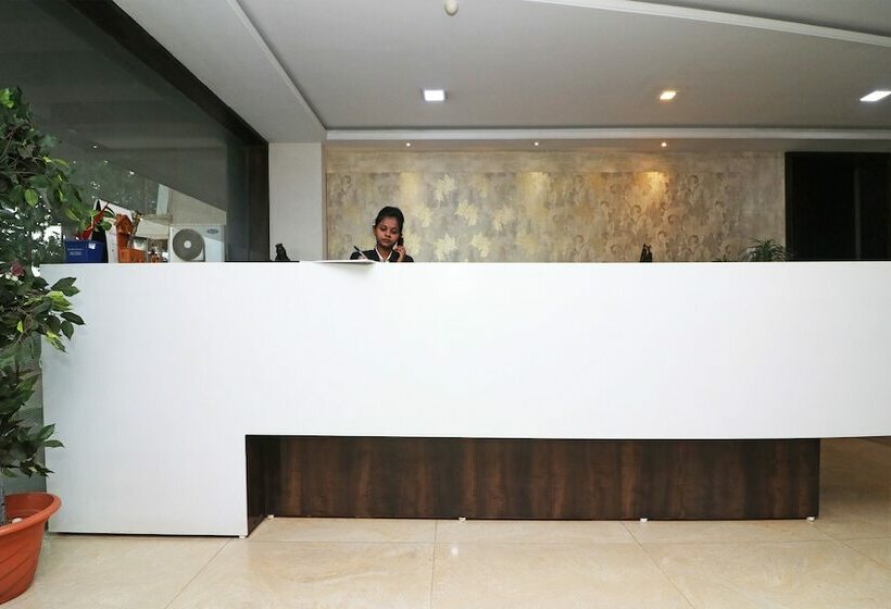 ホテル Lotus By Oyo Rooms