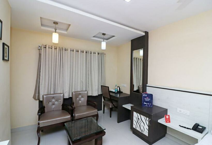 ホテル Lotus By Oyo Rooms