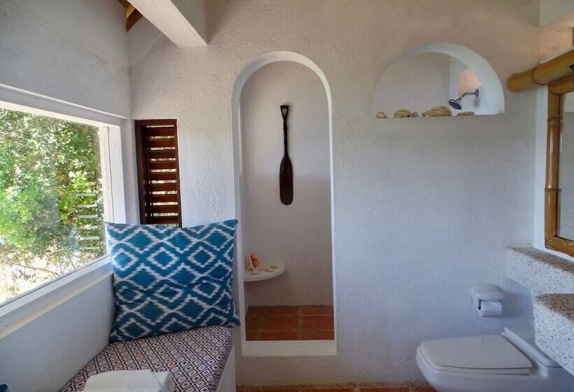 هتل Marina Del Sol Resort & Yacht Club