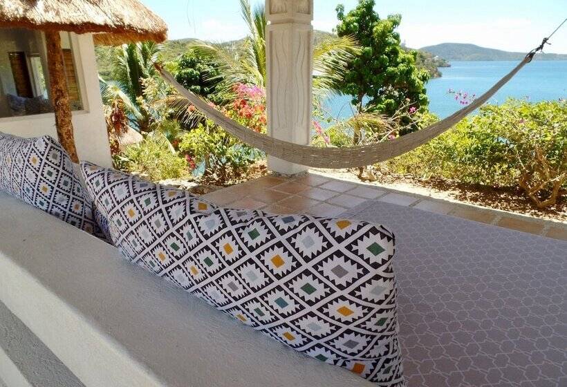 هتل Marina Del Sol Resort & Yacht Club