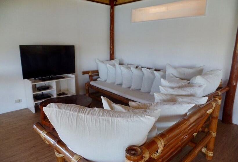 هتل Marina Del Sol Resort & Yacht Club