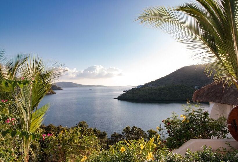 هتل Marina Del Sol Resort & Yacht Club