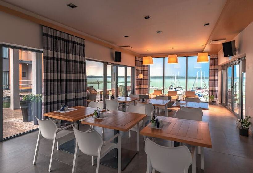 هتل Marina Nawigator