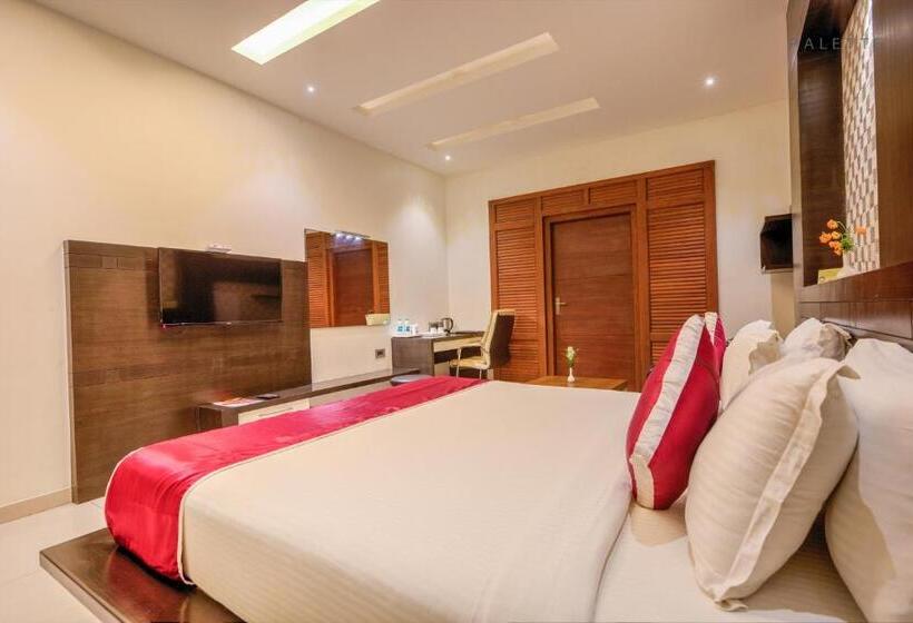 Отель Pioneer Grand Palace