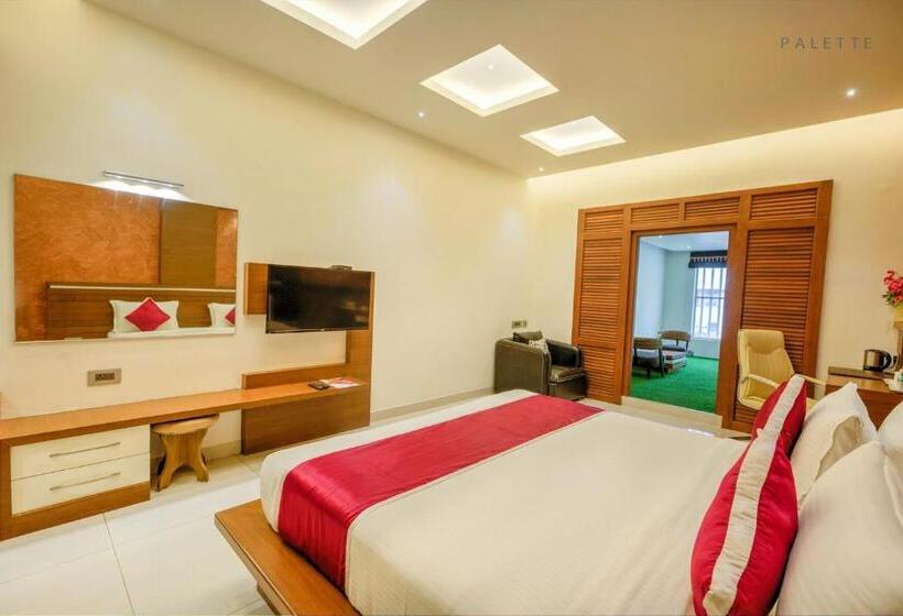 Отель Pioneer Grand Palace