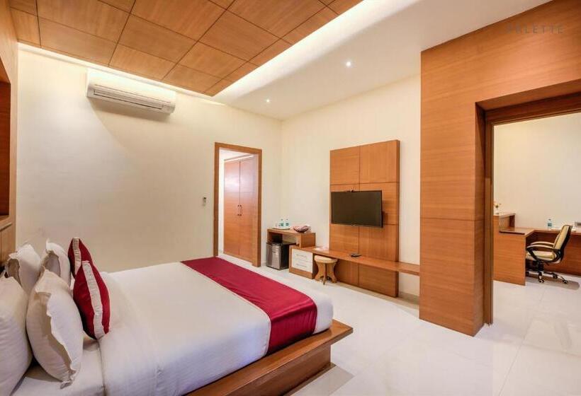 Отель Pioneer Grand Palace