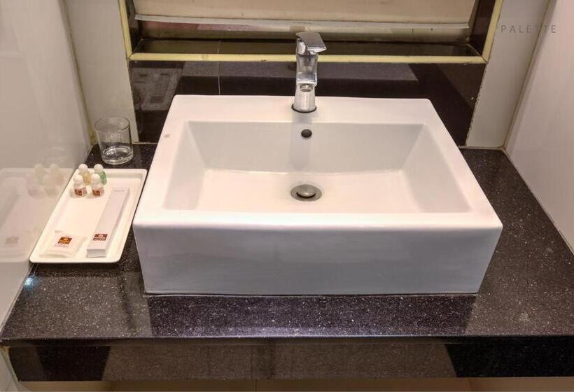 Отель Pioneer Grand Palace