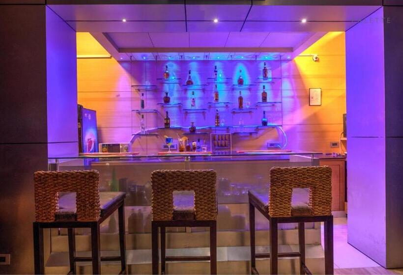 Отель Pioneer Grand Palace