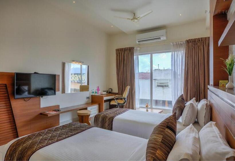 Отель Pioneer Grand Palace