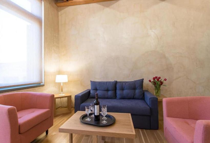 בית מלון כפרי Polixeny's Suites