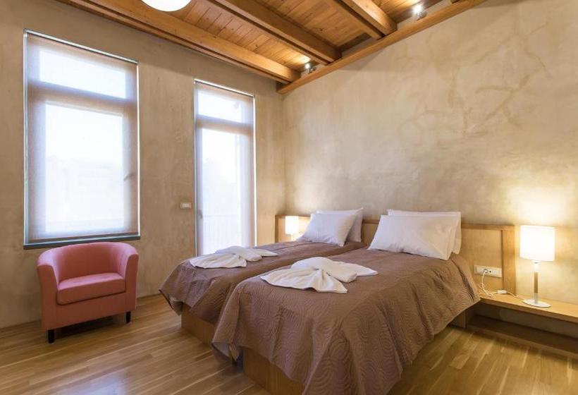 בית מלון כפרי Polixeny's Suites