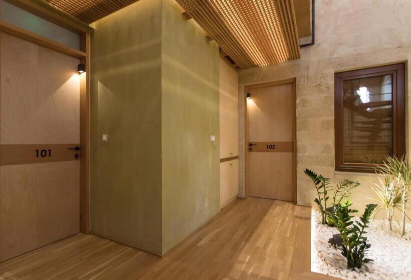 בית מלון כפרי Polixeny's Suites