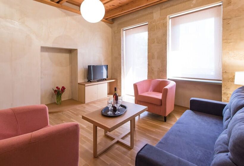 בית מלון כפרי Polixeny's Suites