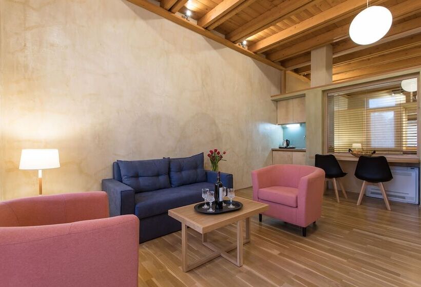 בית מלון כפרי Polixeny's Suites