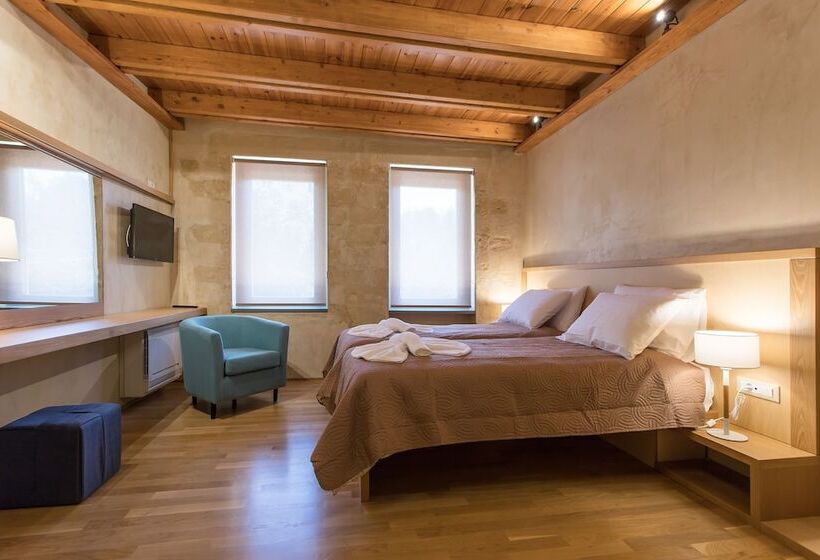 בית מלון כפרי Polixeny's Suites