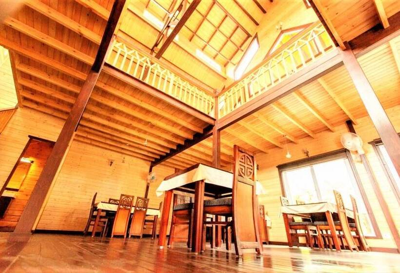 Отель The Himalayan Woods