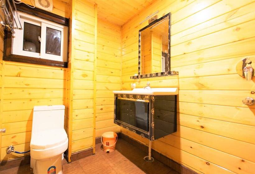 Отель The Himalayan Woods