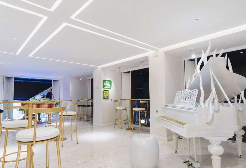 هتل Umbral, A Curio Collection By Hilton