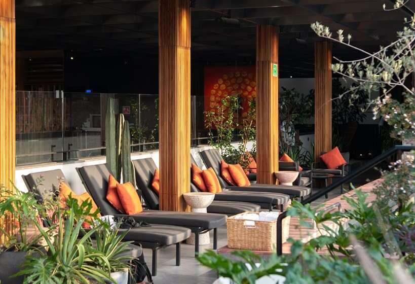 هتل Umbral, A Curio Collection By Hilton