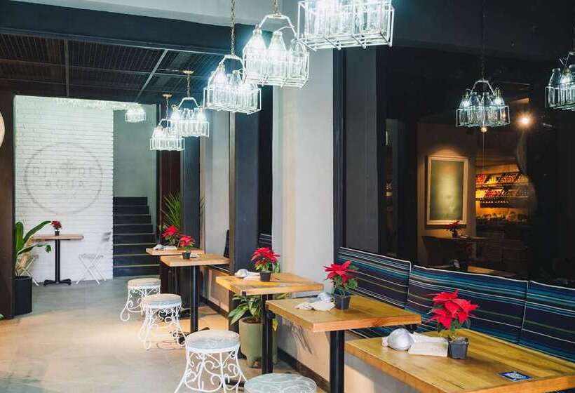 هتل Umbral, A Curio Collection By Hilton