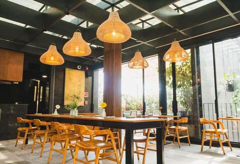 هتل Umbral, A Curio Collection By Hilton