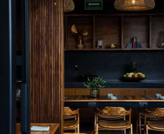 هتل Umbral, A Curio Collection By Hilton