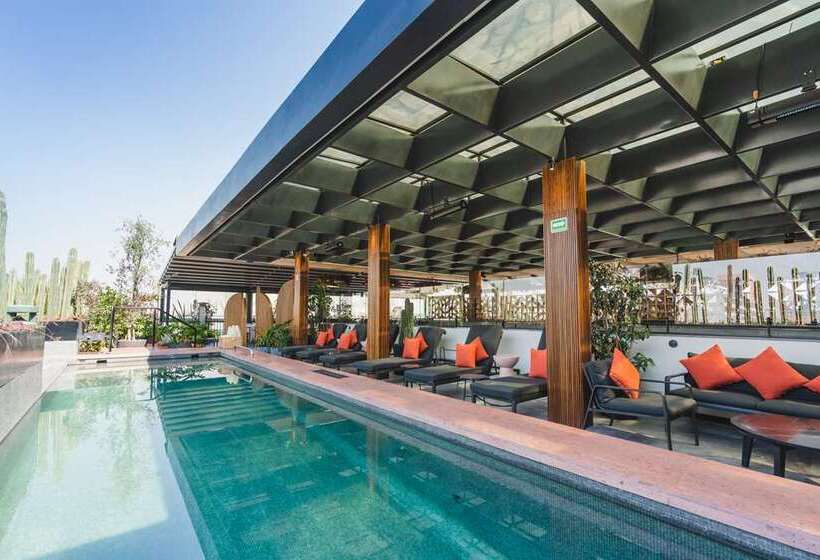 هتل Umbral, A Curio Collection By Hilton