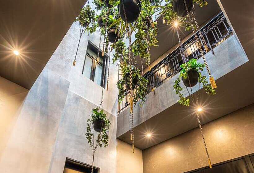 هتل Umbral, A Curio Collection By Hilton