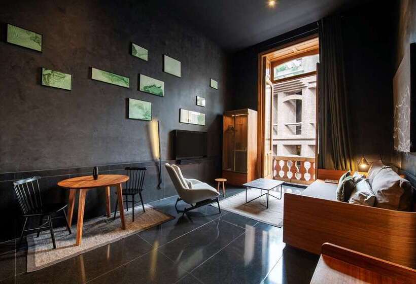 هتل Umbral, A Curio Collection By Hilton