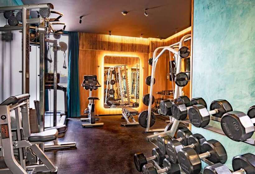 هتل Umbral, A Curio Collection By Hilton