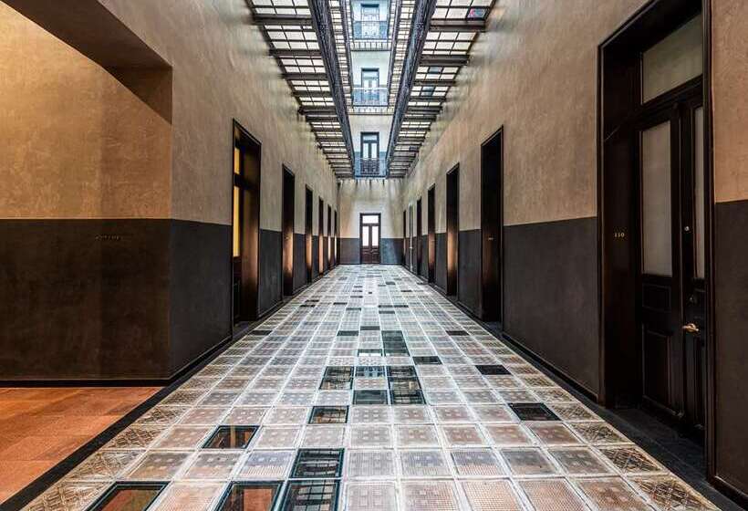 هتل Umbral, A Curio Collection By Hilton