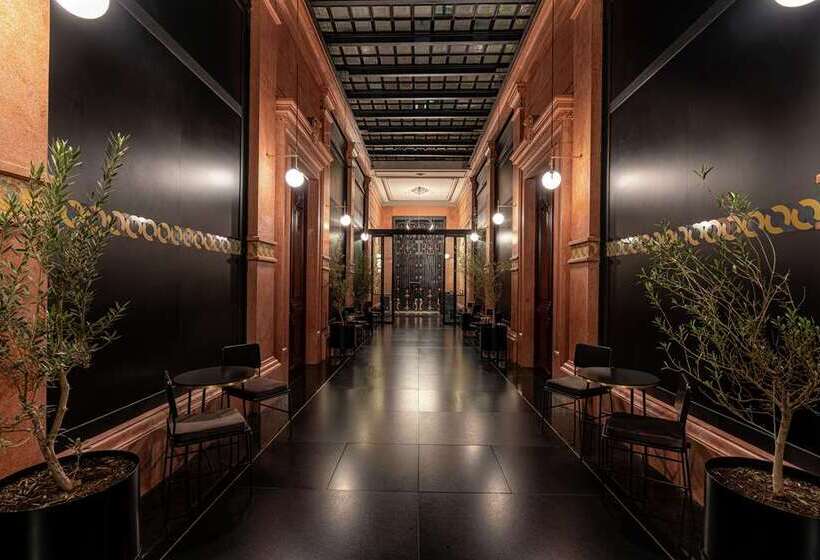 هتل Umbral, A Curio Collection By Hilton