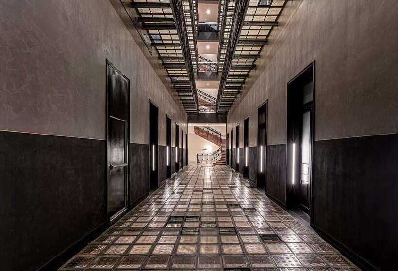 هتل Umbral, A Curio Collection By Hilton