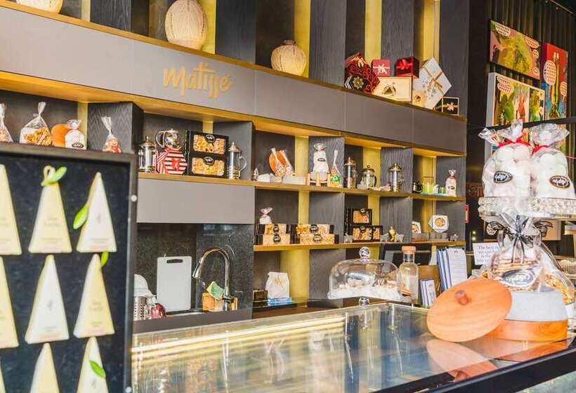 هتل Umbral, A Curio Collection By Hilton