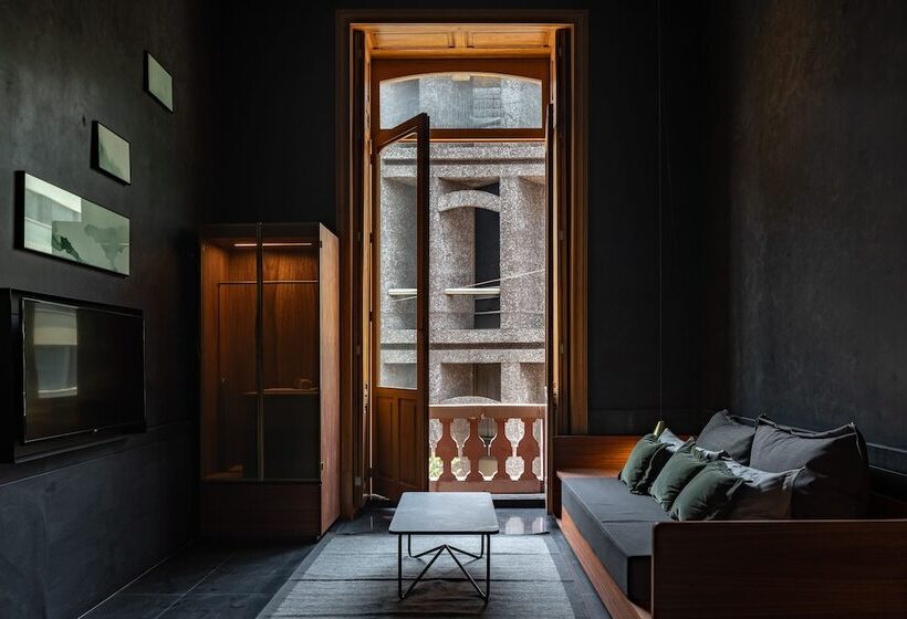 هتل Umbral, A Curio Collection By Hilton