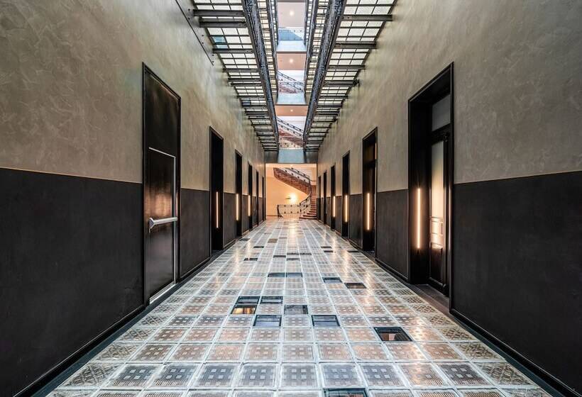 هتل Umbral, A Curio Collection By Hilton