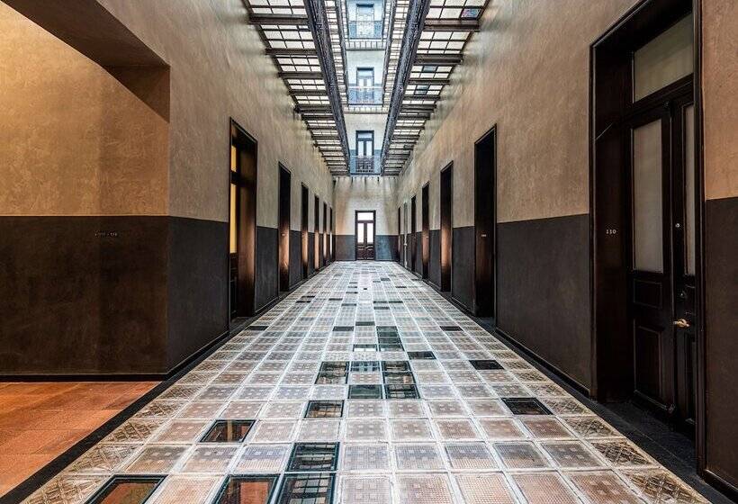 هتل Umbral, A Curio Collection By Hilton